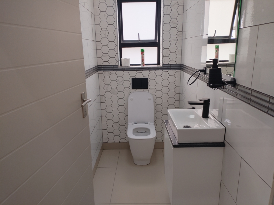 5 Bedroom Property for Sale in Tafelzicht Western Cape